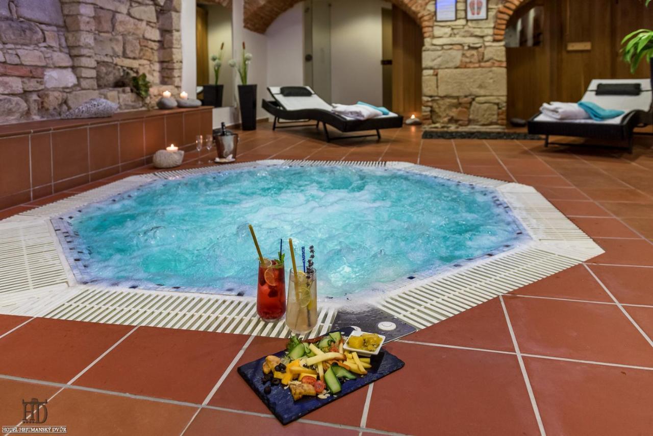 Hejtmansky Dvur Hotel Slaný Eksteriør billede